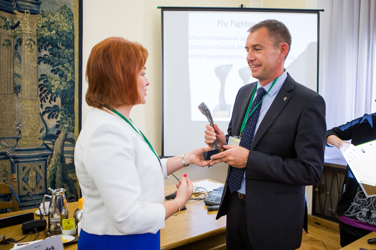 COMS LAUREATEM TYTUŁU FLU FIGHTER 